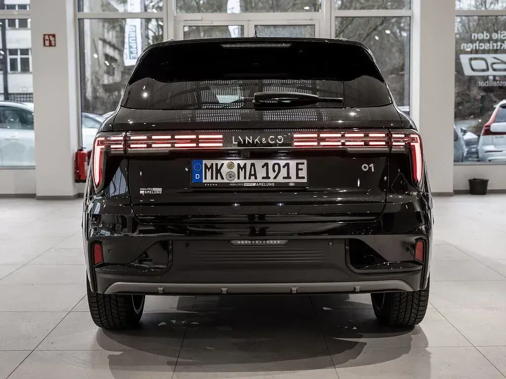 Nouă Lynk & Co 01 280 CP (205 kW) 2025 Negru SUV