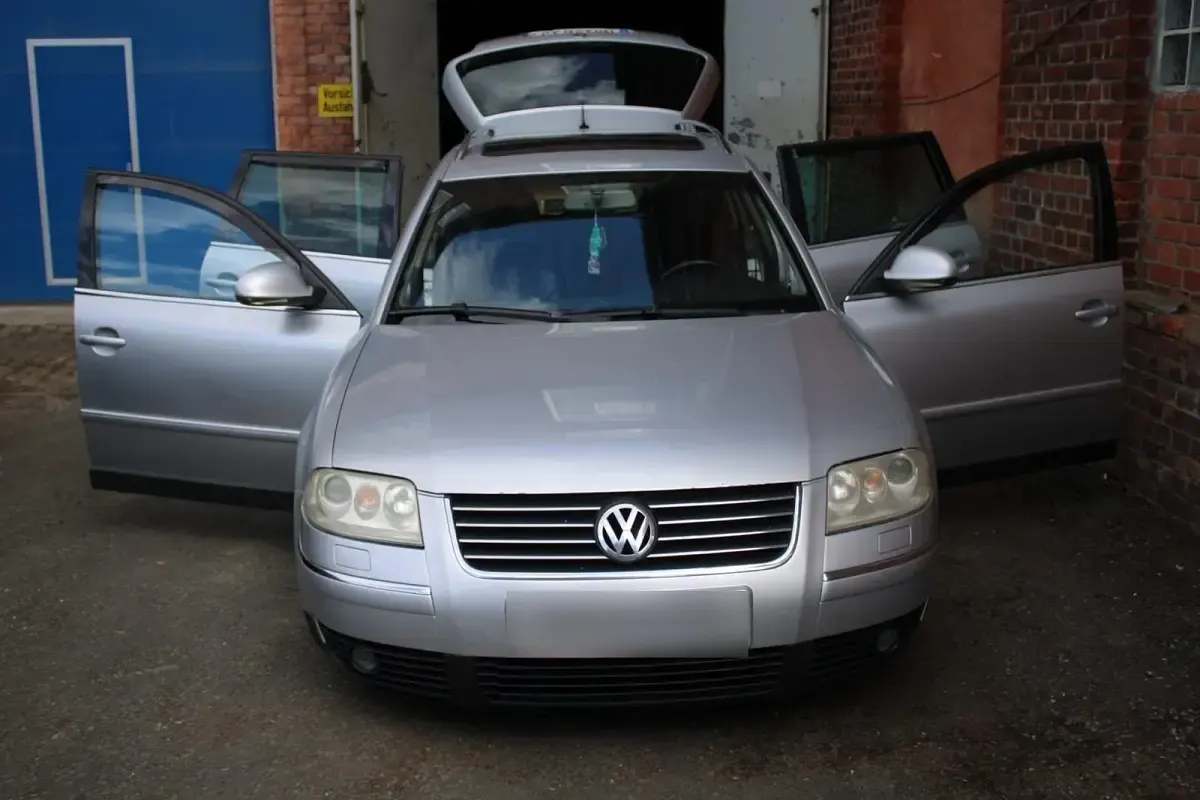 Gebraucht VW Passat Highline 131 PS (96 kW) 2003 Silber Kombi