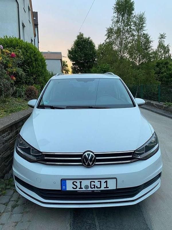 Weiß Gebraucht 2021 VW Touran United Van / Kleinbus | 22.500 € (Superpreis) - Bild 1/4