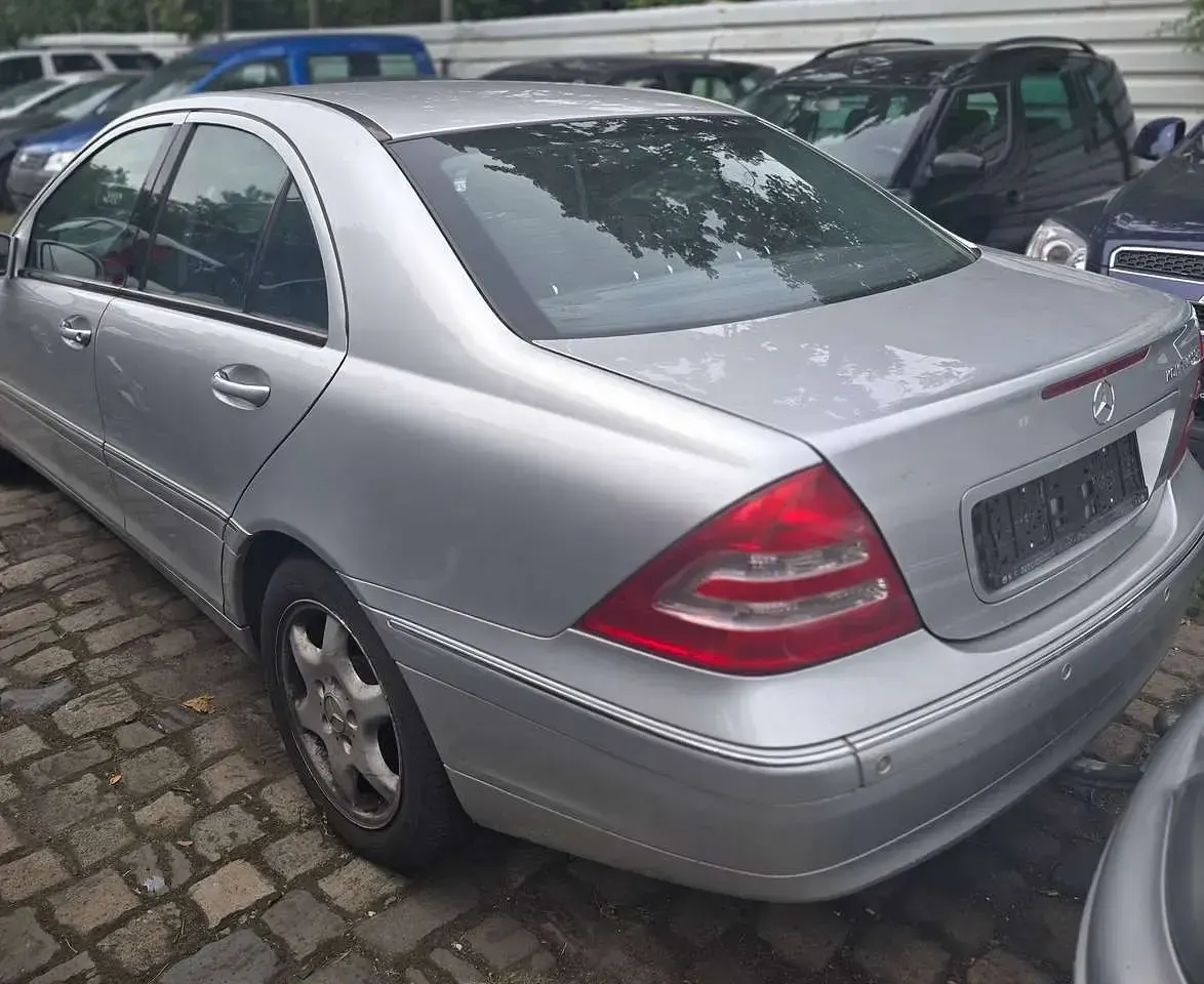 Gebraucht Mercedes C180 143 PS (105 kW) 2003 Brillantsilber  metalliclack Limousine
