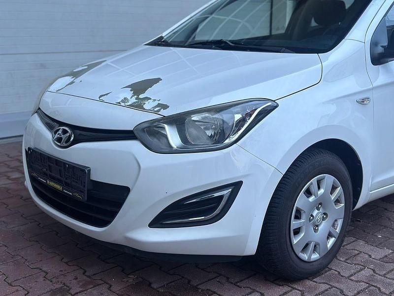 Gebraucht Hyundai i20 Edition 86 PS (63 kW) 2014 Weiß Kleinwagen