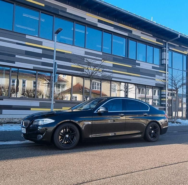 Schwarz Gebraucht 2011 BMW 530 Performance Limousine | 11.400 € (Guter Preis) - Bild 1/2
