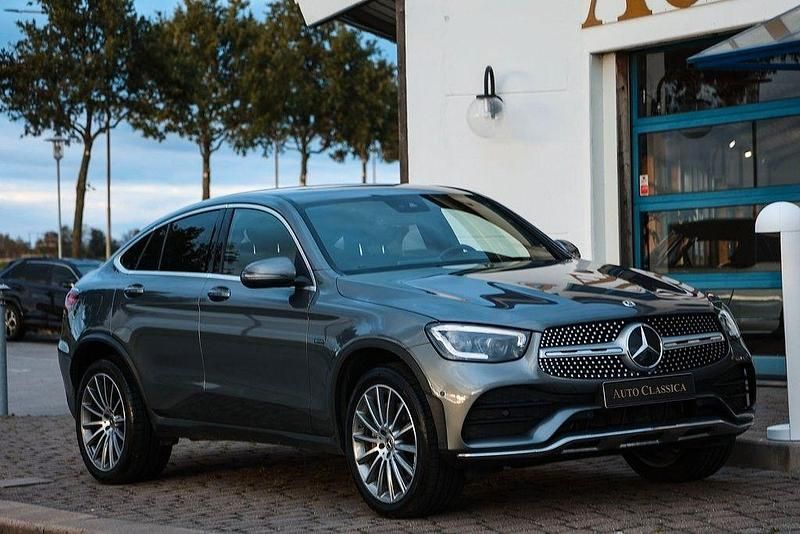 Gebraucht Mercedes GLC300e 306 PS (225 kW) 2021 Grau Coupé