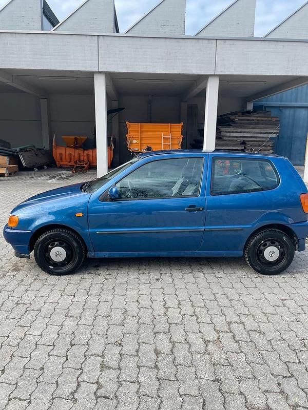 Usata VW Polo 60 CV (44 kW) 1997 Blu Utilitaria