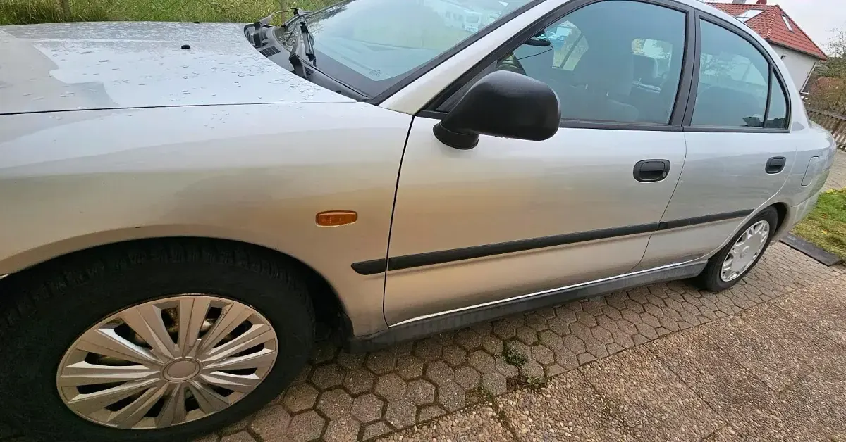 Gebraucht Mitsubishi Carisma 90 PS (66 kW) 1998 Silber Limousine