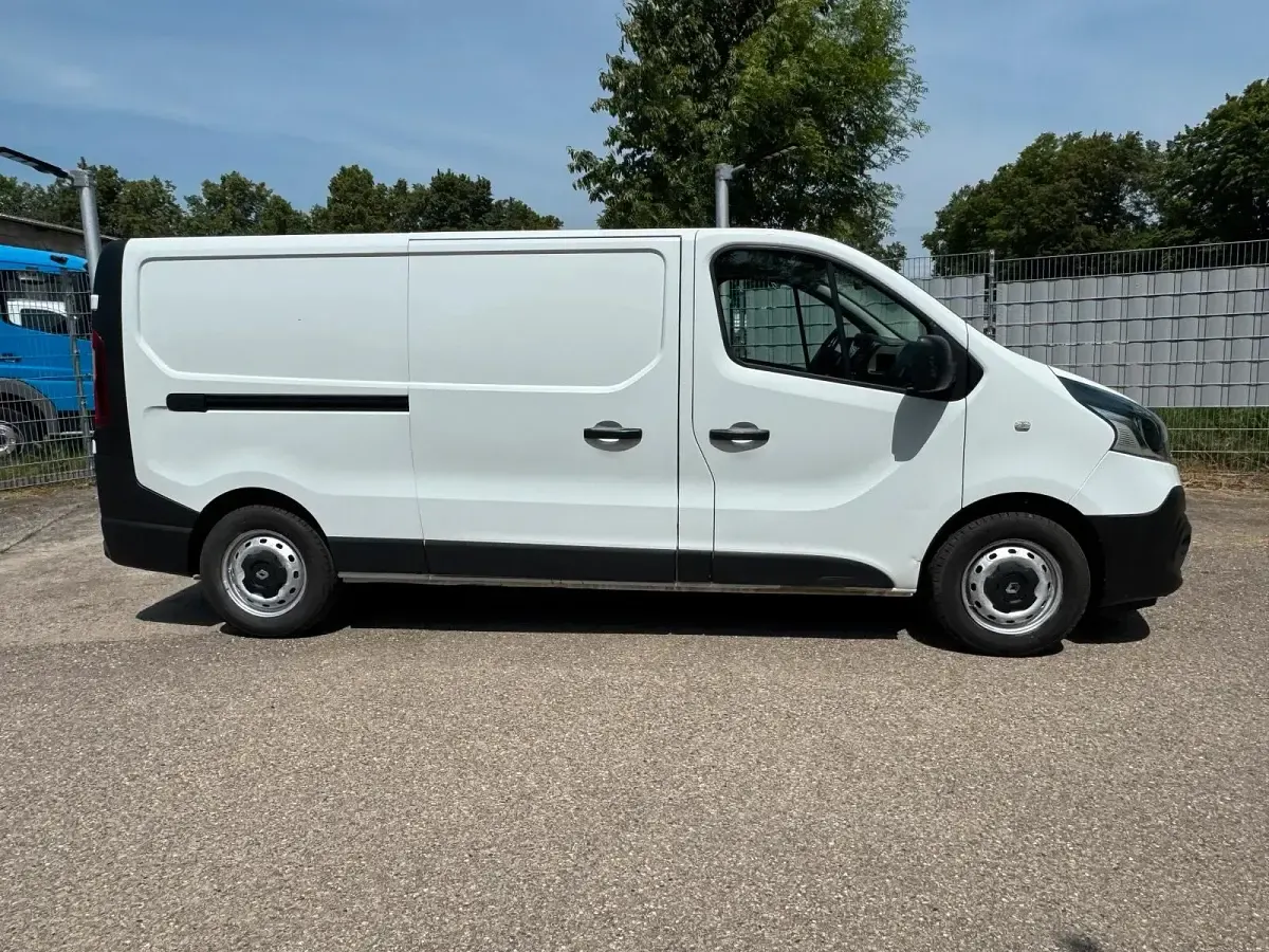 Gebraucht Renault Trafic 120 PS (88 kW) 2017 Weiß Van / Kleinbus