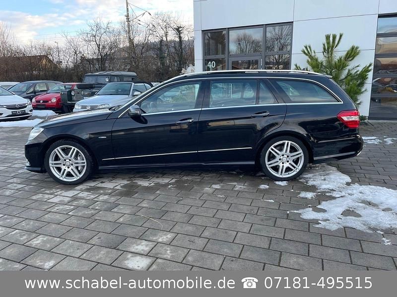 Gebraucht Mercedes E500 408 PS (300 kW) 2011 Schwarz Kombi