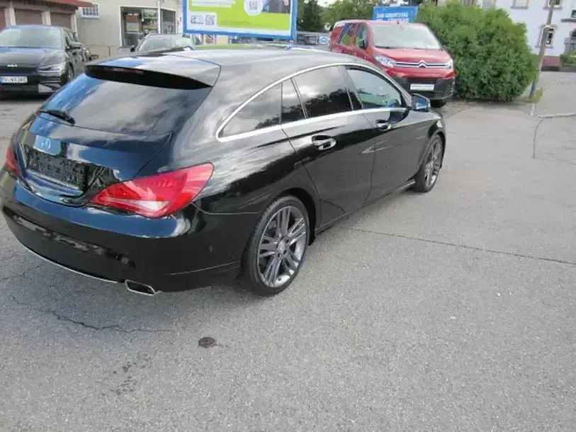 Gebraucht Mercedes CLA220 Shooting Brake 177 PS (130 kW) 2015 Kosmosschwarz Kombi
