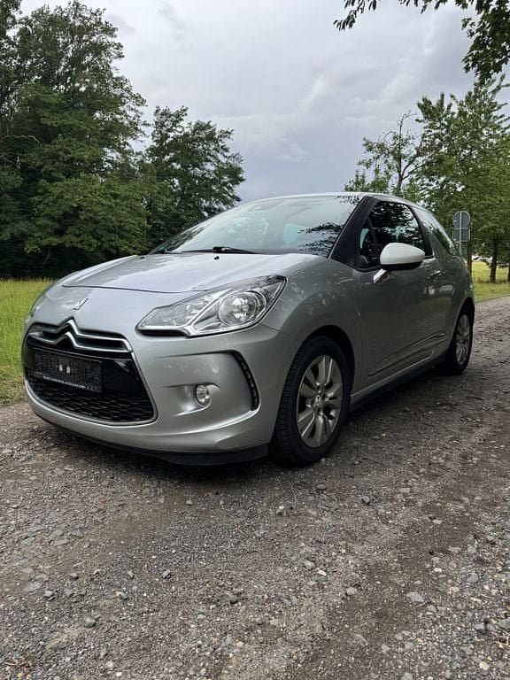 Weiß Gebraucht 2015 DS Automobiles DS3 So Chic Kleinwagen | 8.000 € (Teuer) - Bild 1/4