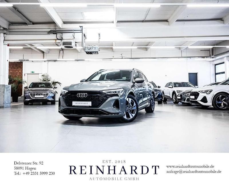 Chronosgrau metallic Gebraucht 2023 Audi Q8 e-tron Advanced SUV | 48.750 € - Bild 1/3