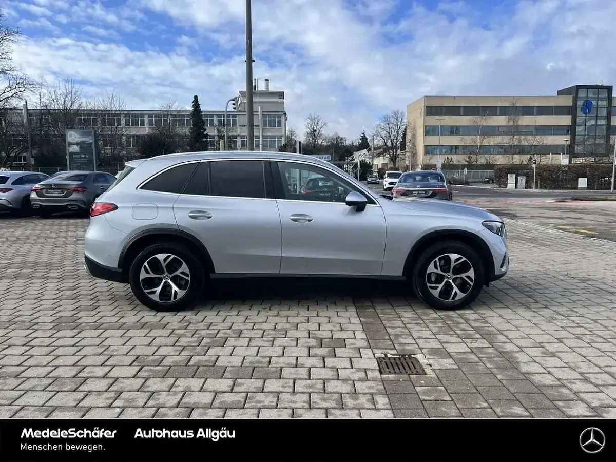Gebraucht Mercedes GLC300e Avantgarde 197 PS (144 kW) 2023 Lack hightechsilber SUV