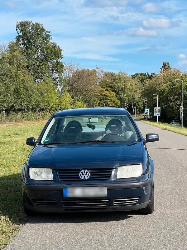 Gebraucht VW Bora Edition 90 PS (66 kW) 2000 Blau Limousine