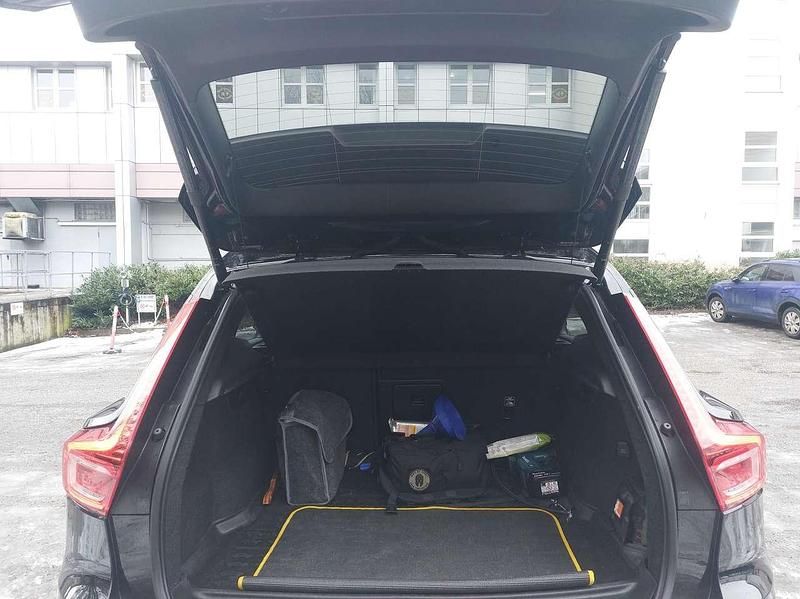 Gebraucht Volvo XC40 197 PS (144 kW) 2021 Schwarz SUV