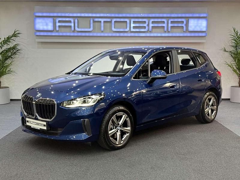 Phytonicblau Gebraucht 2024 BMW 216 Van / Kleinbus | 26.249 € (Fairer Preis) - Bild 1/4