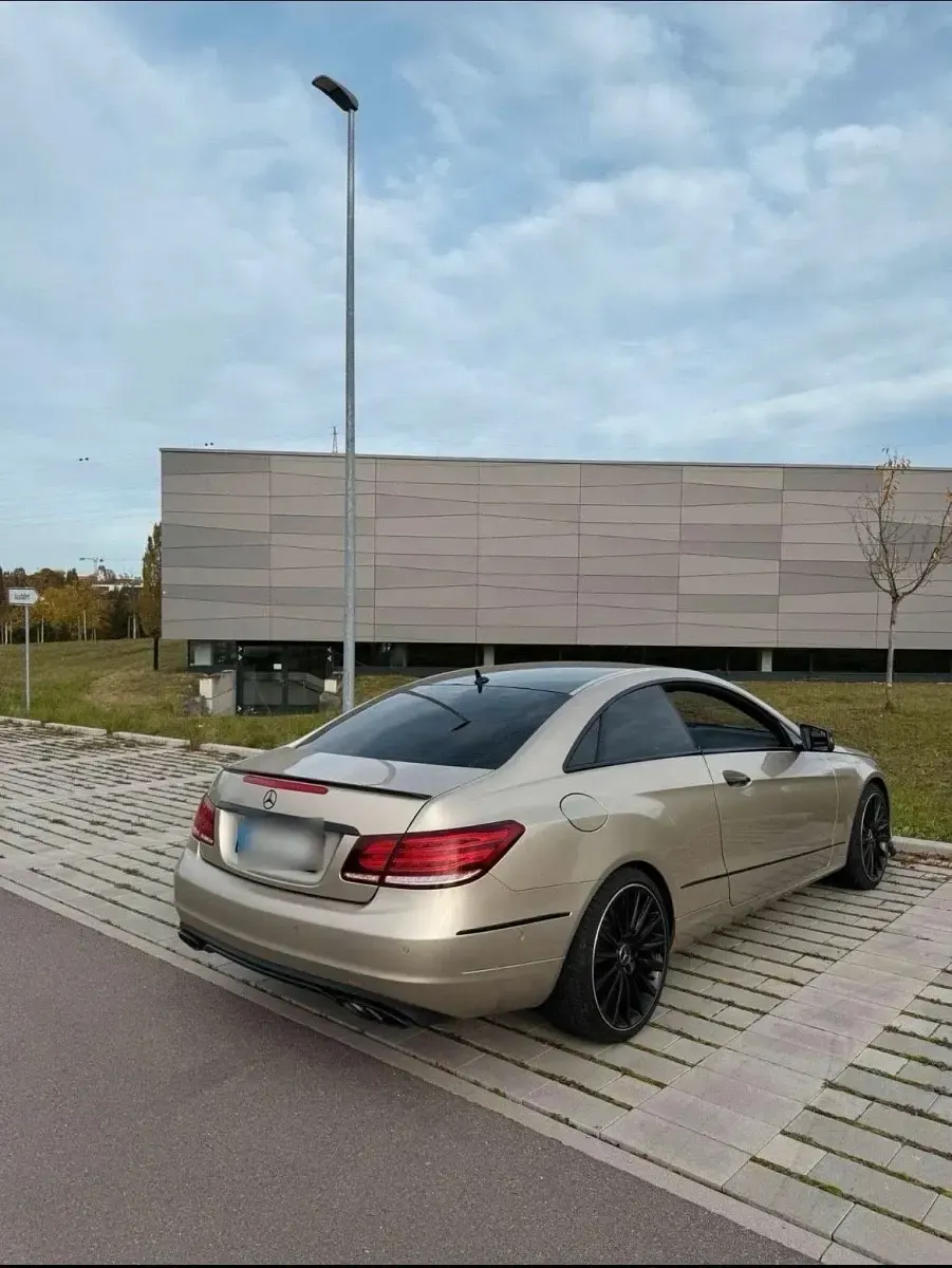 Gebraucht Mercedes E250 211 PS (155 kW) 2014 Beige Coupé