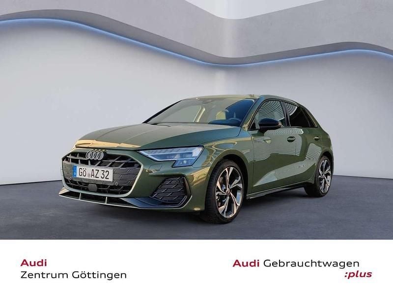 Distriktgrün metallic Gebraucht 2025 Audi A3 Sportback S-Line Limousine | 31.880 € (Superpreis) - Bild 1/4