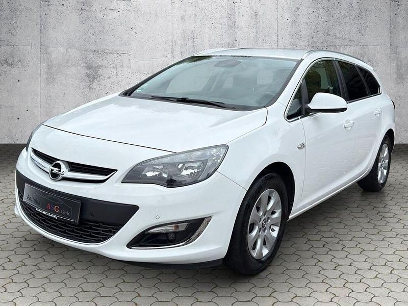 Weiß Gebraucht 2015 Opel Astra Exklusiv Kombi | 2.990 € (Guter Preis) - Bild 1/4