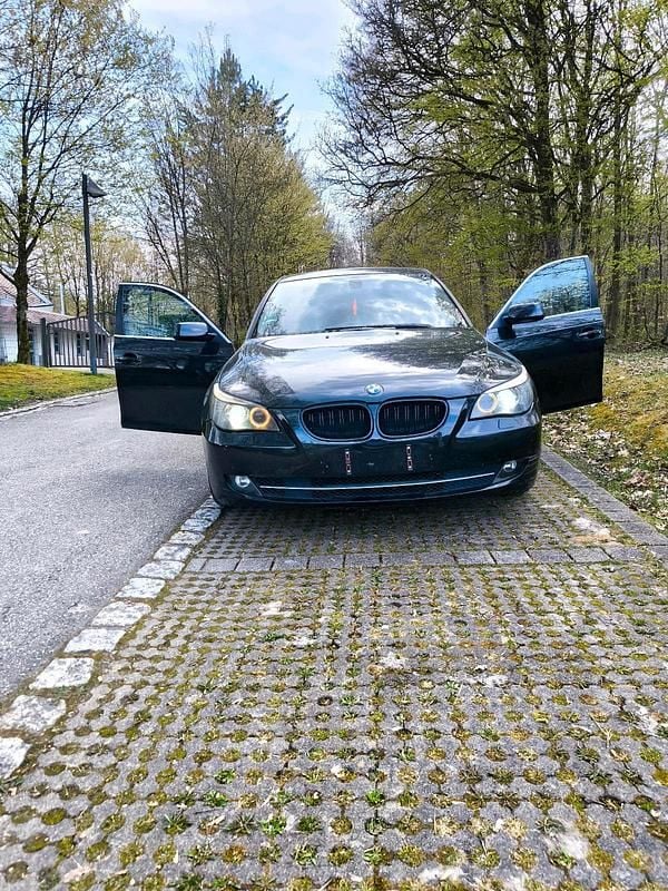 Gebraucht BMW 523 190 PS (139 kW) 2009 Schwarz Limousine