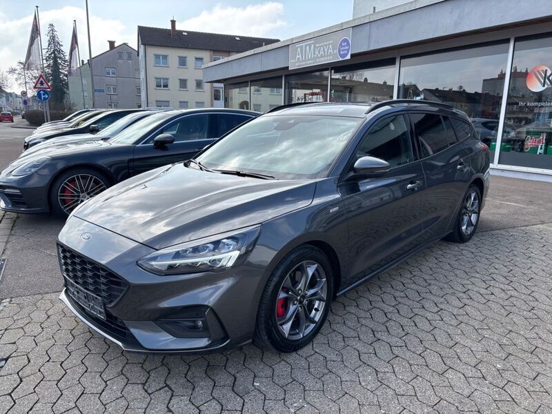 Grau Gebraucht 2021 Ford Focus ST-Line X Limousine | 18.900 € (Fairer Preis) - Bild 1/4