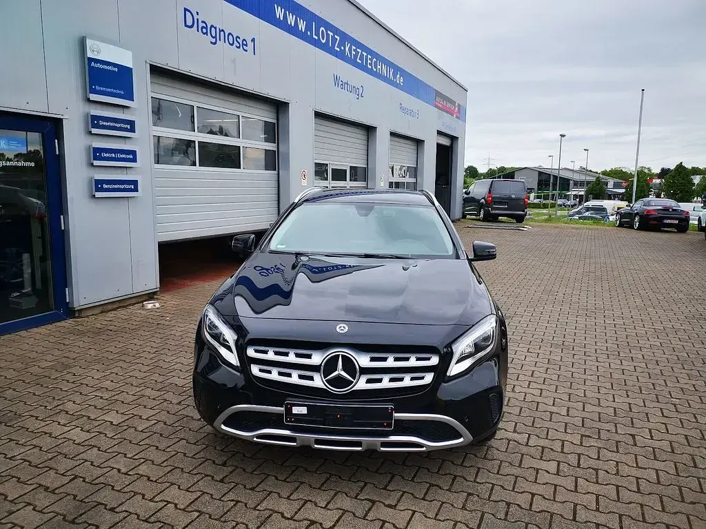 Używany Mercedes GLA220 177 KM (130 kW) 2017 Czarny SUV