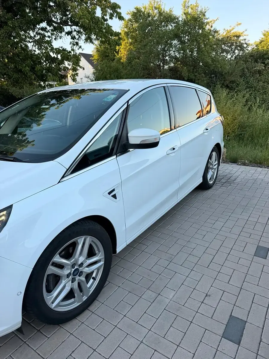 Gebraucht Ford S-MAX Titanium 209 PS (153 kW) 2016 Weiß Van / Kleinbus