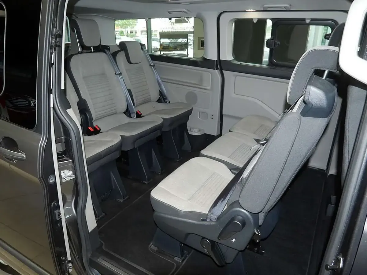 Gebraucht Ford Tourneo Titanium 131 PS (96 kW) 2018 Magnetic grau Van / Kleinbus