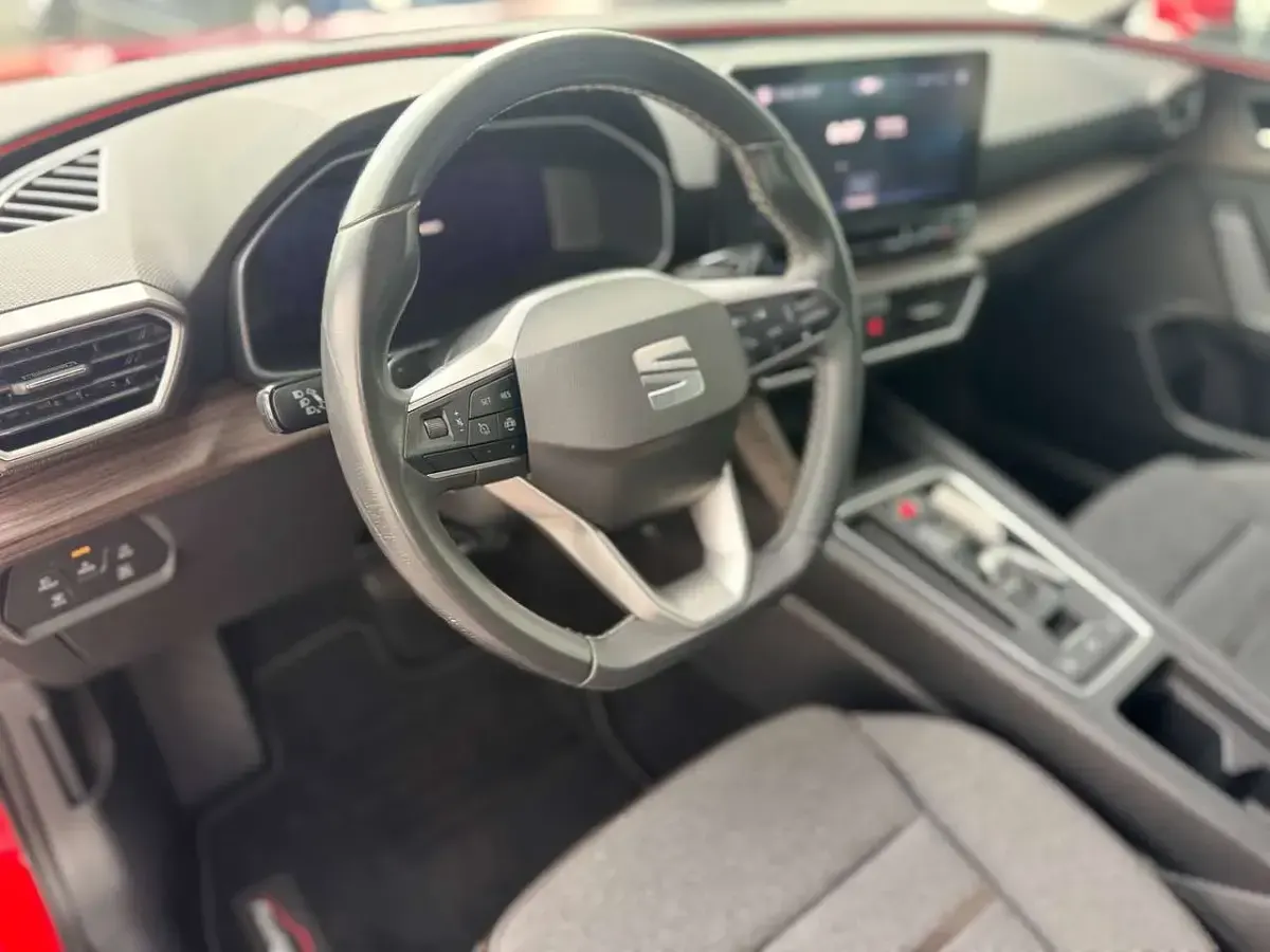 Gebraucht Seat Leon XCELLENCE 150 PS (110 kW) 2021 Reinrot Kleinwagen