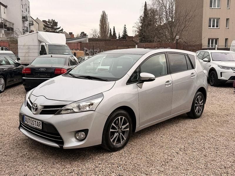 Gebraucht Toyota Verso 147 PS (108 kW) 2013 Silber Van / Kleinbus