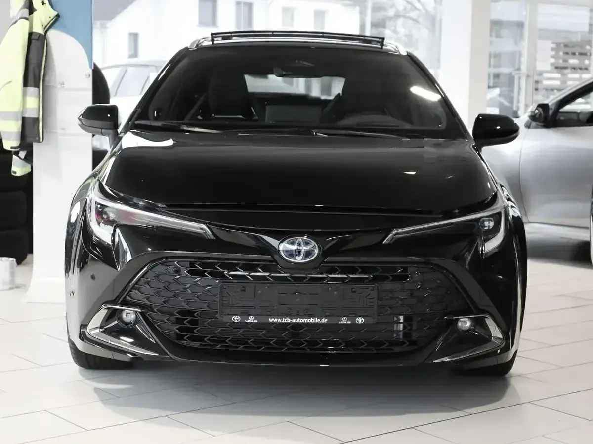 Neu Toyota Corolla Lounge 197 PS (144 kW) 2025 Schwarz Kombi