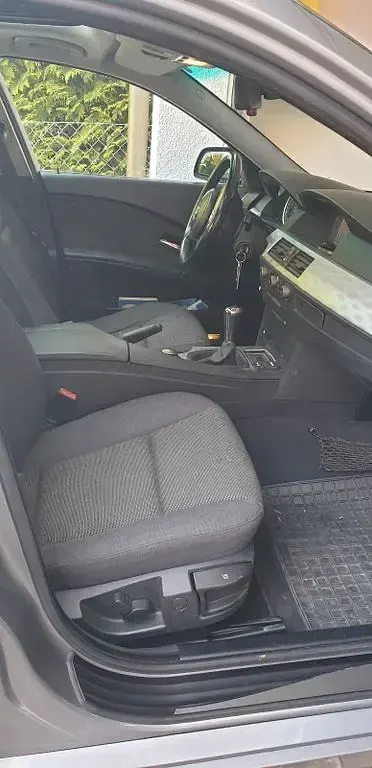Second-hand BMW 520 170 CP (125 kW) 2004 Argintiu Berlinǎ