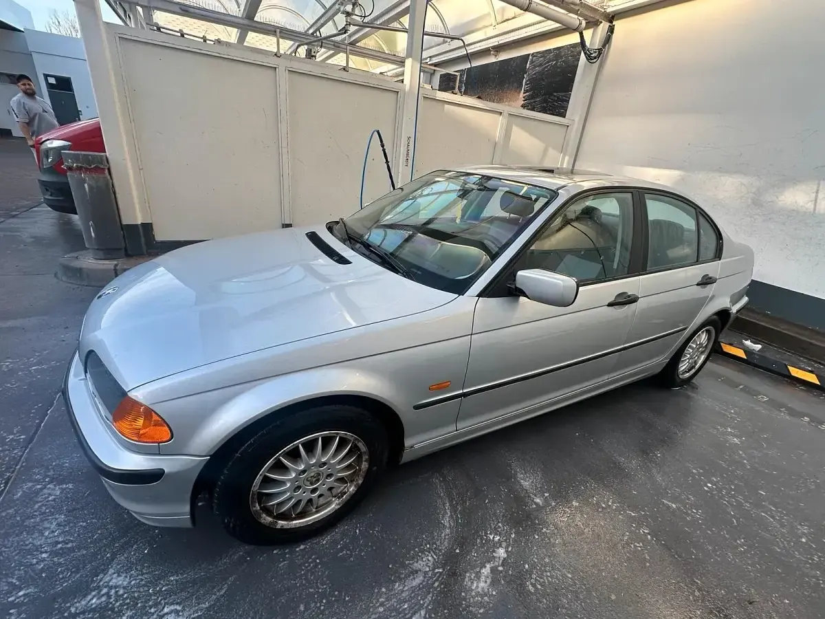 Gebraucht BMW 316 105 PS (77 kW) 1999 Silber Limousine