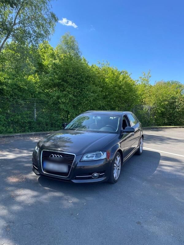 Grau Gebraucht 2011 Audi A3 Sportback Kombi | 7.200 € (Fairer Preis) - Bild 1/4