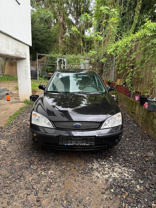 Schwarz Gebraucht 2001 Ford Mondeo Ghia Limousine | 2.099 € (Fairer Preis) - Bild 1/4