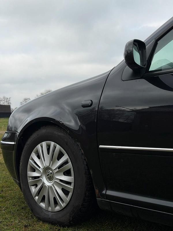 Gebraucht VW Bora 105 PS (77 kW) 2004 Schwarz Limousine