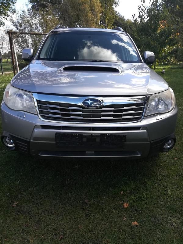 Schwarz Gebraucht 2011 Subaru Forester SUV | 2.800 € (Teuer) - Bild 1/4