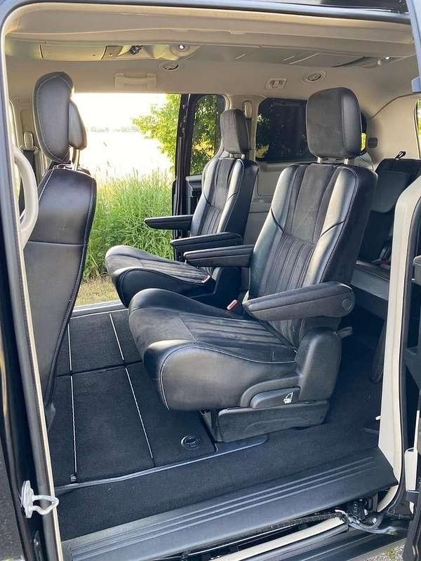 Gebraucht Lancia Voyager Platinum 178 PS (130 kW) 2014 Colore esterno (black) Van / Kleinbus