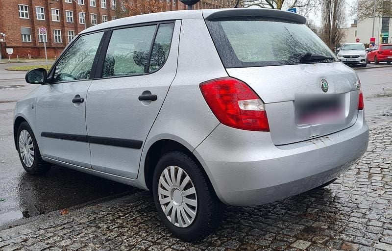 Second-hand Skoda Fabia 60 CP (44 kW) 2009 Argintiu Berlinǎ