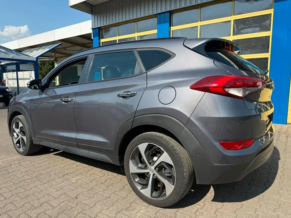 Gebraucht Hyundai Tucson 184 PS (135 kW) 2016 Grau SUV