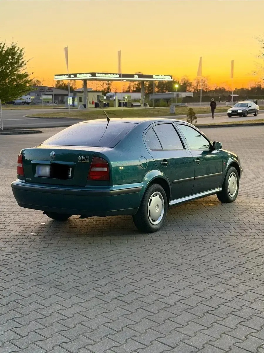 Używany Skoda Octavia 75 KM (55 kW) 1997 Zielony Sedan/Limuzyna