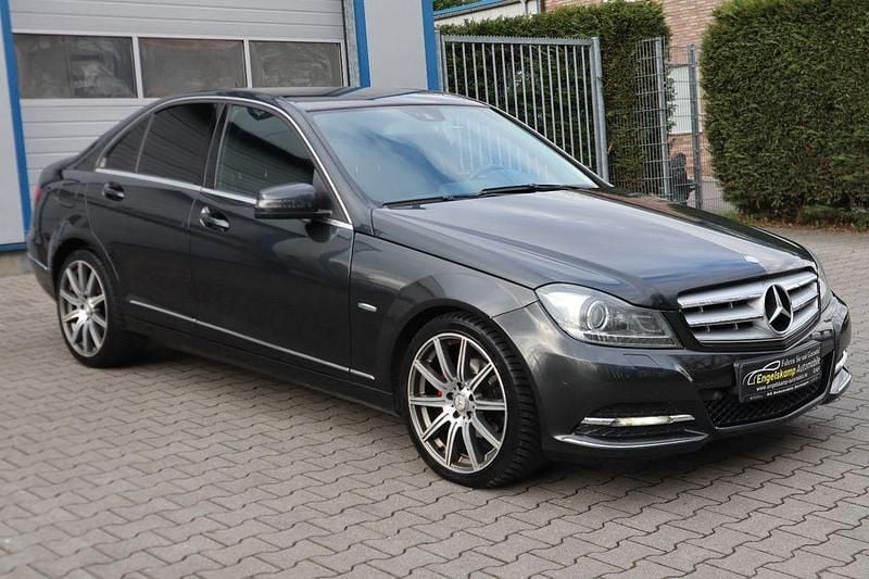 Gebraucht Mercedes C180 156 PS (114 kW) 2011 Schwarz Limousine