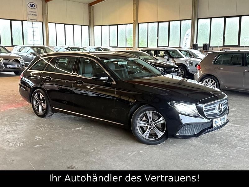 Schwarz Gebraucht 2018 Mercedes E200 Avantgarde Kombi | 23.249 € (Fairer Preis) - Bild 1/4