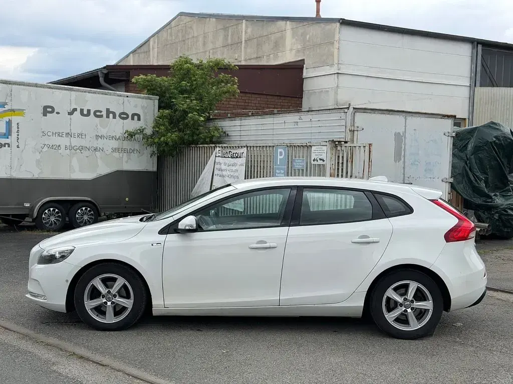 Gebraucht Volvo V40 Kinetic 114 PS (83 kW) 2013 Weiß Limousine