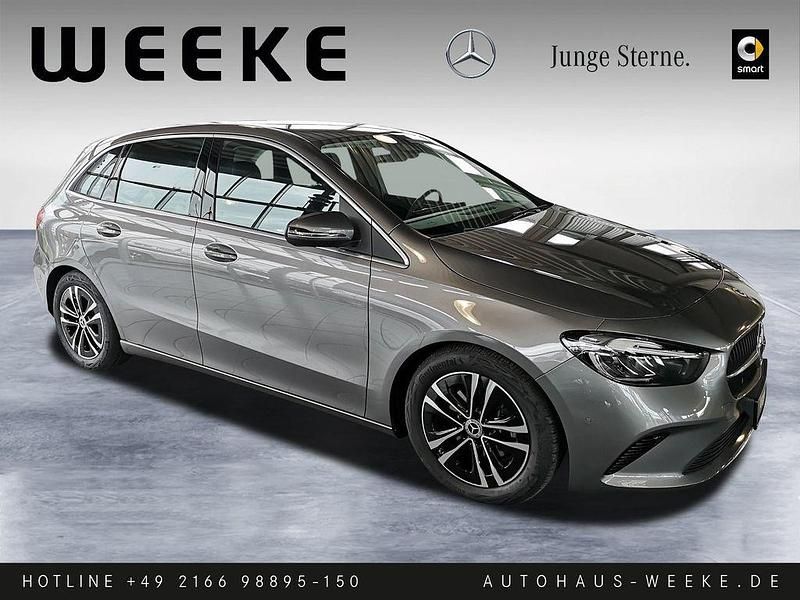 Gebraucht Mercedes B200 Advanced 163 PS (119 kW) 2024 Mountaingrau Van / Kleinbus
