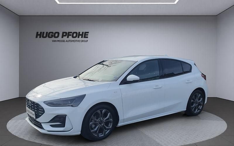 Weiß Gebraucht 2024 Ford Focus ST-Line X Limousine | 25.550 € (Guter Preis) - Bild 1/4