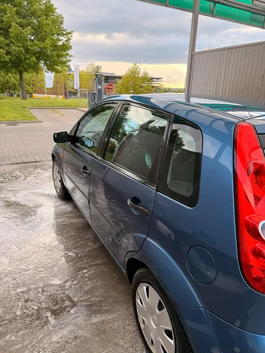 Gebraucht Ford Fiesta 69 PS (50 kW) 2005 Blau Kleinwagen