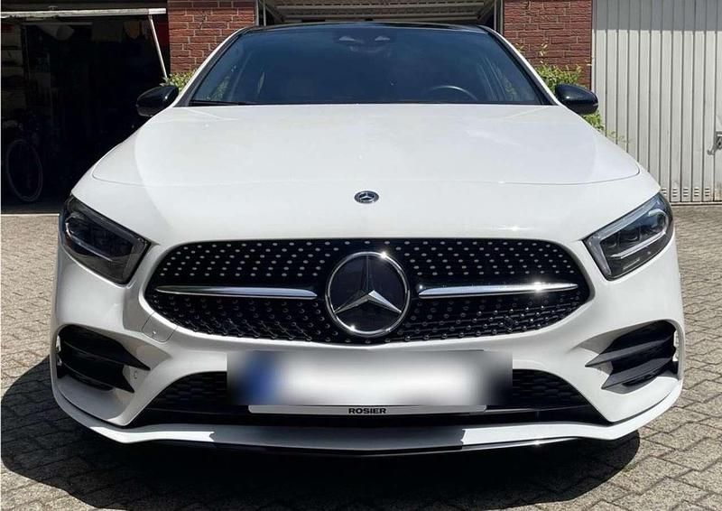 Weiß Gebraucht 2019 Mercedes A250 AMG line Limousine | 27.500 € (Teuer) - Bild 1/4