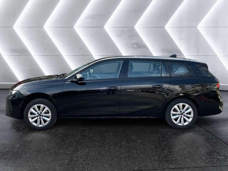 Gebraucht Opel Astra Enjoy 110 PS (80 kW) 2023 Lackierung schwarz perla nera/ Kombi