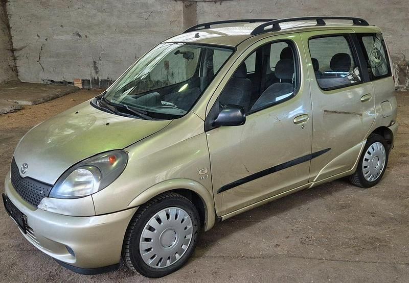 Gebraucht Toyota Yaris Verso Luna 86 PS (63 kW) 2001 Gold Van / Kleinbus