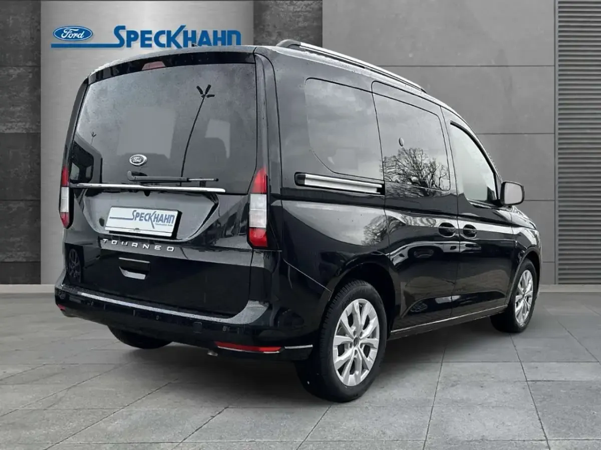 Neu Ford Tourneo Titanium 122 PS (89 kW) 2026 Cyclone intense black Kombi
