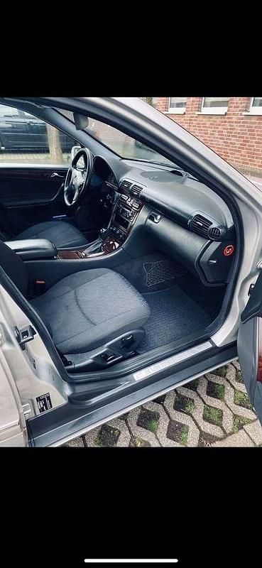 Gebraucht 2001 Mercedes C320 Limousine | 2.800 € (Guter Preis) - Bild 1/4